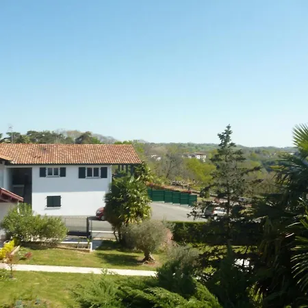 Lumineux à Cambo-les-bains, Proche Thermes, Coin Nuit, Kitchenette, Internet, Animaux Acceptés - Fr-1-495-10 Appartement *