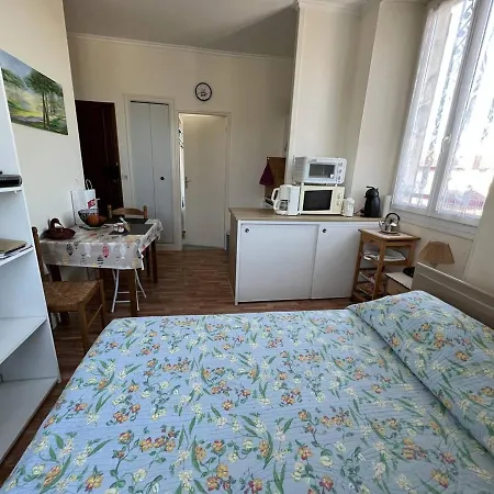 Lumineux à Cambo-les-bains, Proche Thermes, Coin Nuit, Kitchenette, Internet, Animaux Acceptés - Fr-1-495-10